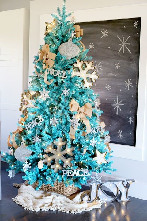 élénk kék karácsonyfa